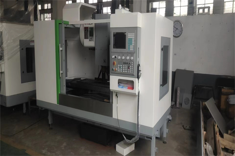 Yuntai Machine Tool Small VMC630 Vertical Machining Center with Two Lines and One Hard Heavy Cutting