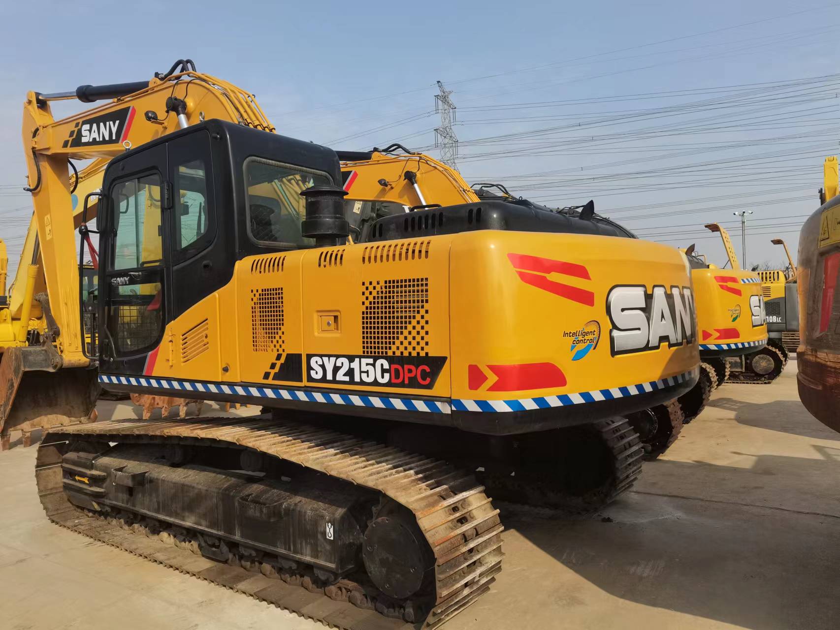 Supply Sany 215 excavator with stable driving comfort and low failure rate