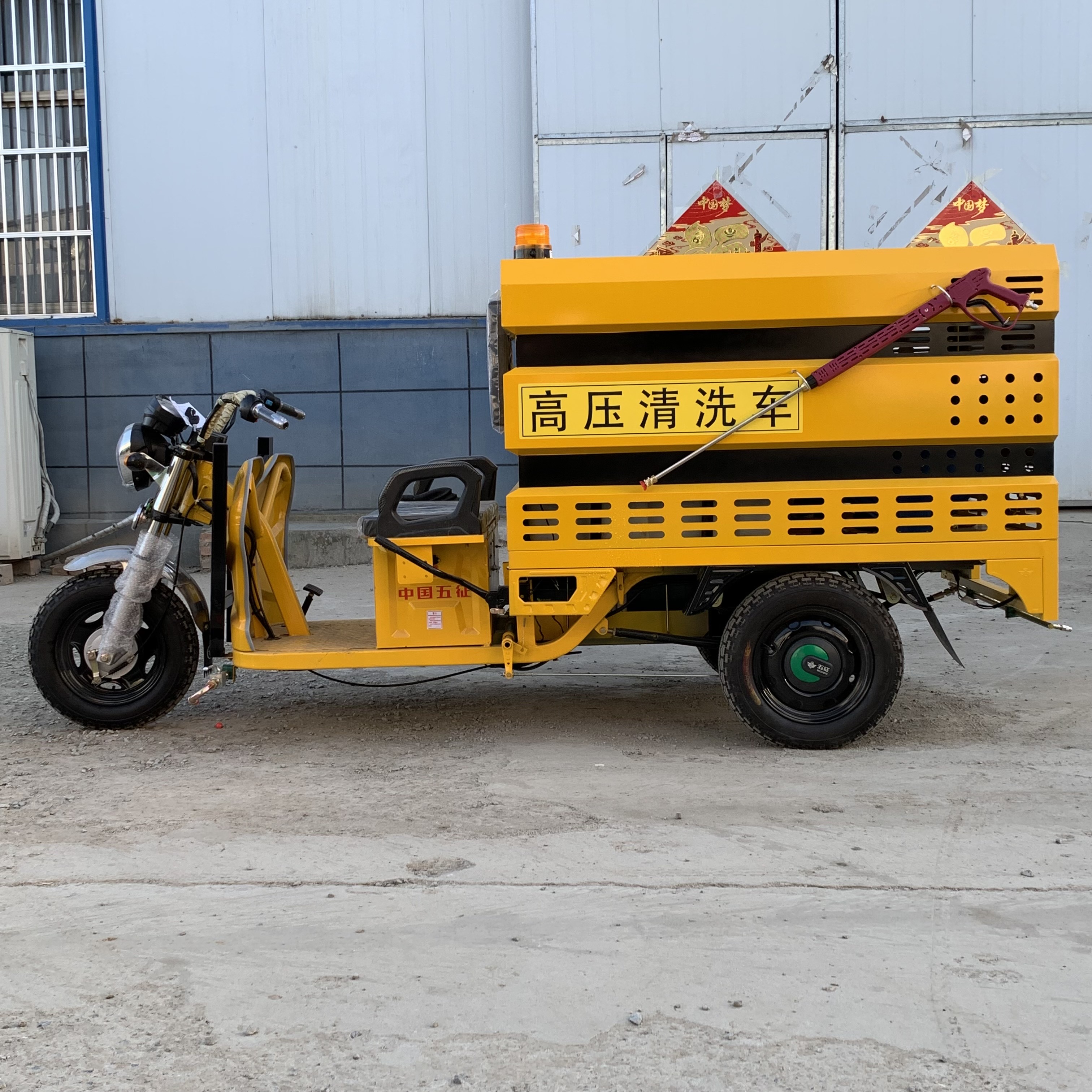 Electric license plate mounted three wheel four wheel high-pressure cleaning vehicle Ground guardrail washing vehicle Small multi-functional sprinkler