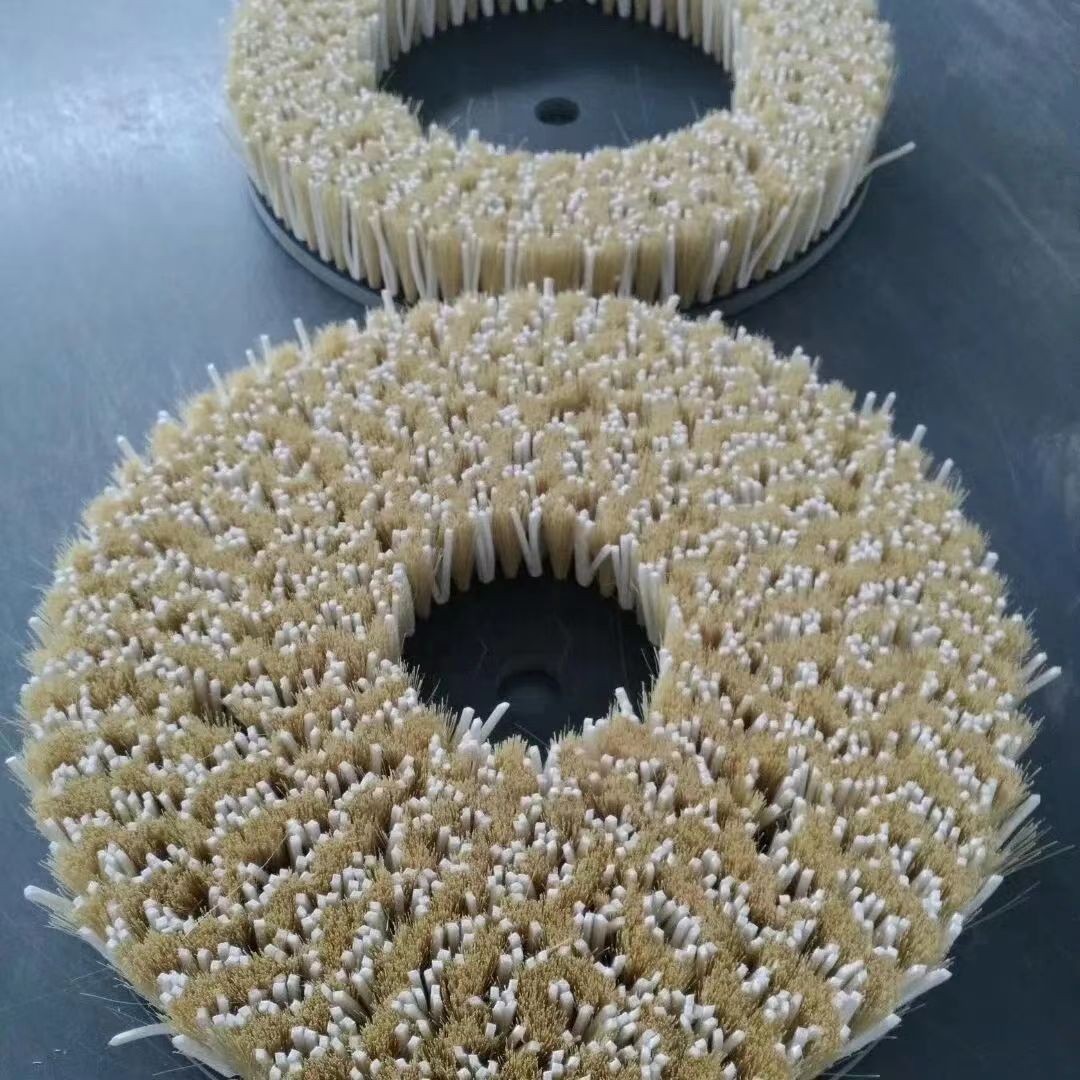 The manufacturer provides sisal disc brushes for industrial machinery cleaning and cleaning, disc brushes for mirror polishing and polishing, and disc brushes with complete models that support customization