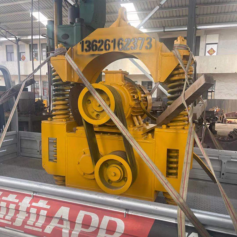 Excavator with high-frequency vibration hammer hook machine Vibration crushing hammer Construction site infrastructure supporting equipment Lingda Machinery