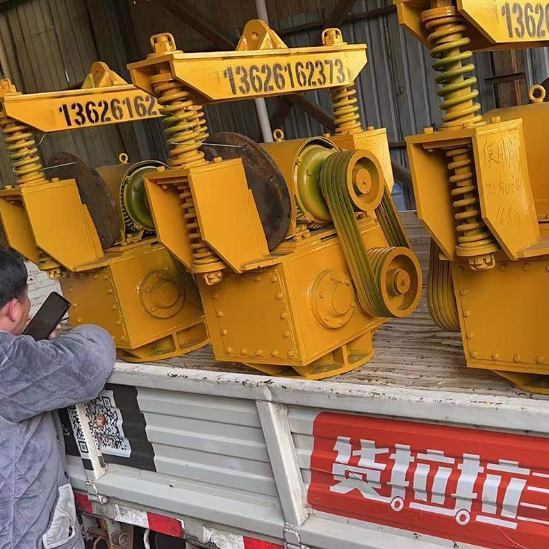 Excavator with high-frequency vibration hammer hook machine Vibration crushing hammer Construction site infrastructure supporting equipment Lingda Machinery