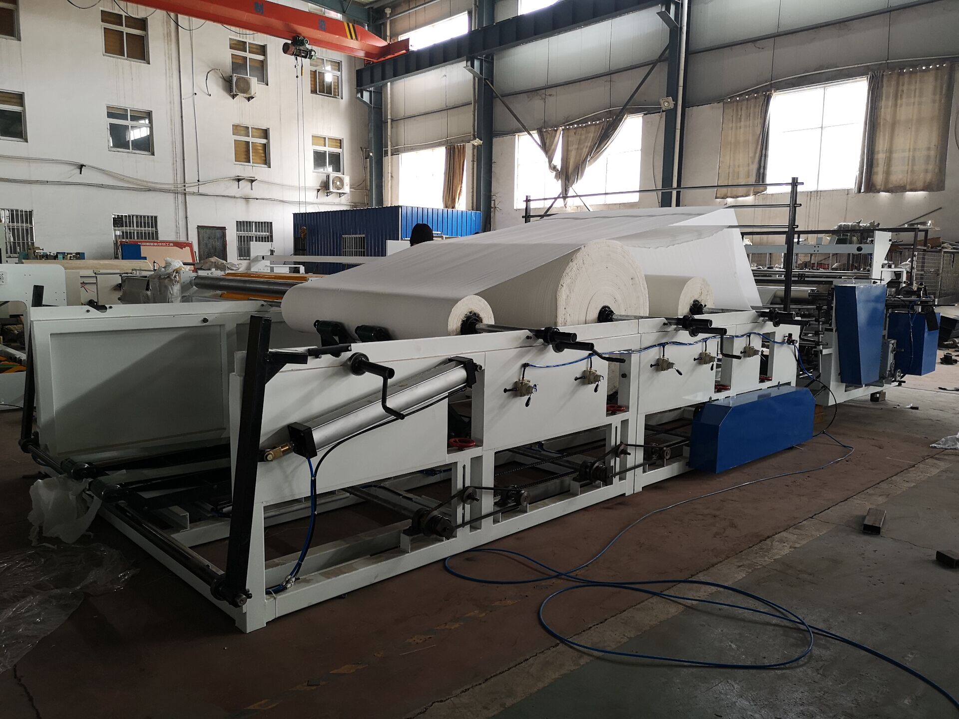 Guangmao Machinery 1880 Small Automatic Rewinding Machine with a daily production capacity of two tons of household paper automatic cutting and packaging