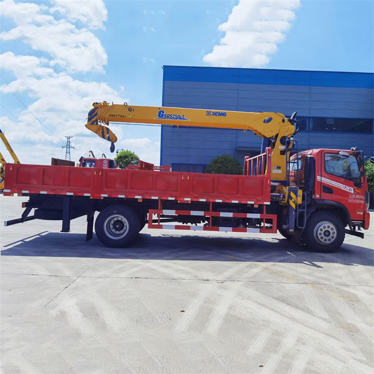 XCMG 8-ton 4-section straight arm crane National VI Dongfeng DV3 single bridge truck mounted crane new crane