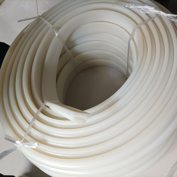 Xincheng supplies special-shaped silicone tubing and large-diameter silicone tubing manufacturers wholesale extruded silicone strips