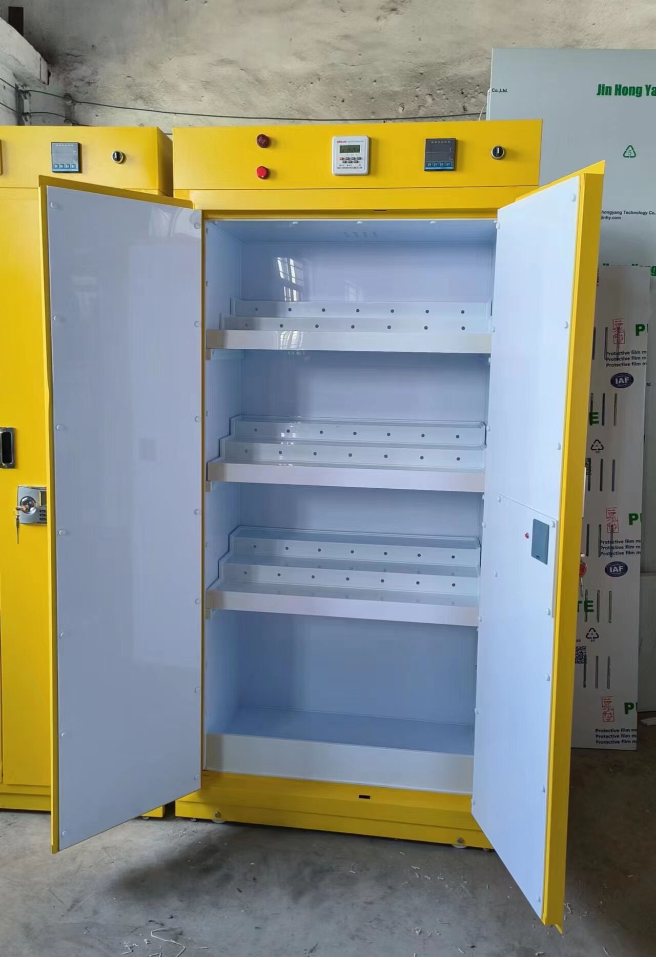 Chemical toxic hemp cabinet, steel double-layer thickened drug cabinet, explosion-proof, flammable, and toxic material cabinet for school laboratory use