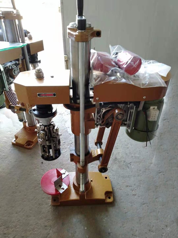 Small oral liquid rotary capping machine, sealing equipment for glass bottle packaging, Kairui