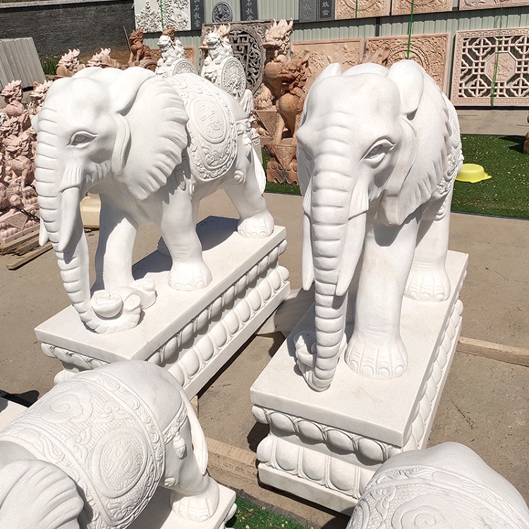 A pair of antique blue stones, stone drums, small elephants, stone gate drums, and stone pillars with stone carvings, holding drums, at the entrance of the villa of the hotel