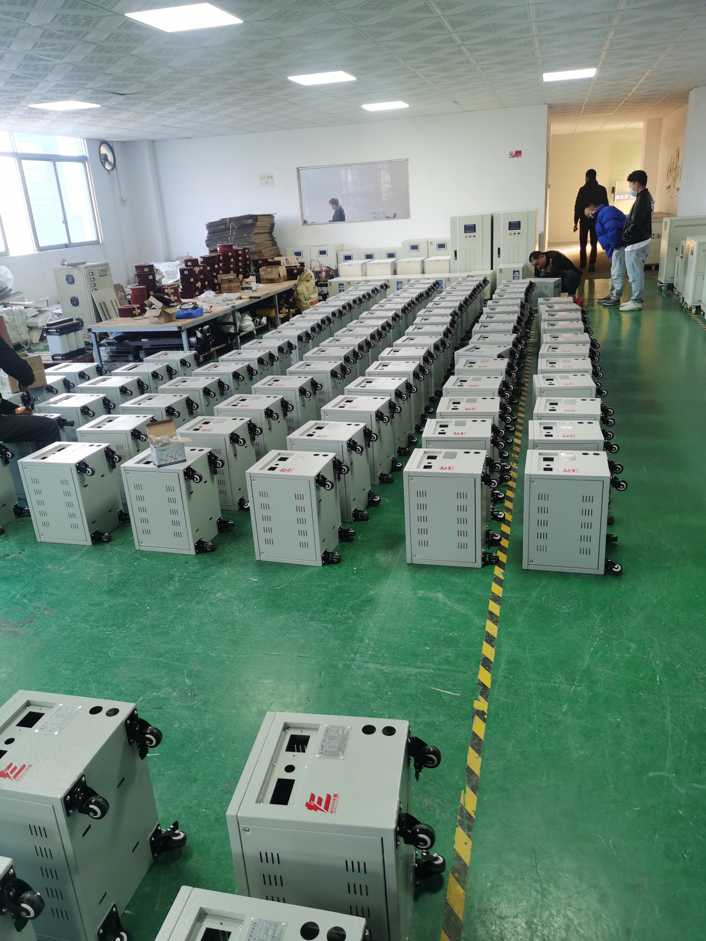 Three phase 800v to 380v 400v transformer 400KVA 630KVA photovoltaic energy storage isolation transformer with box