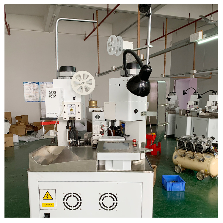 Xinrisheng High Speed Peeling and Terminal Crimping Machine Double End Terminal Machine Peeling and Terminal Tapping Machine