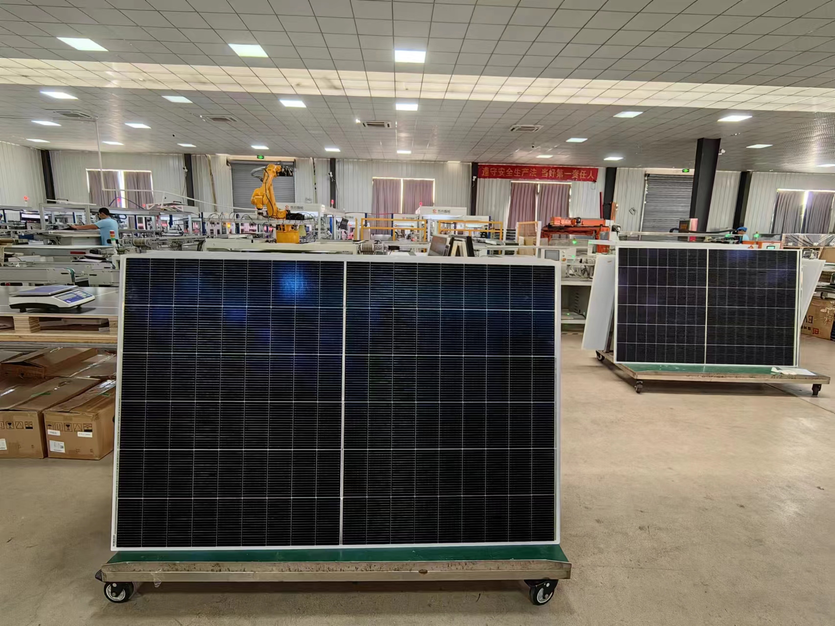 Single crystal silicon 370W-30V solar panel photovoltaic panel production enterprise shipment source with a 20 year warranty