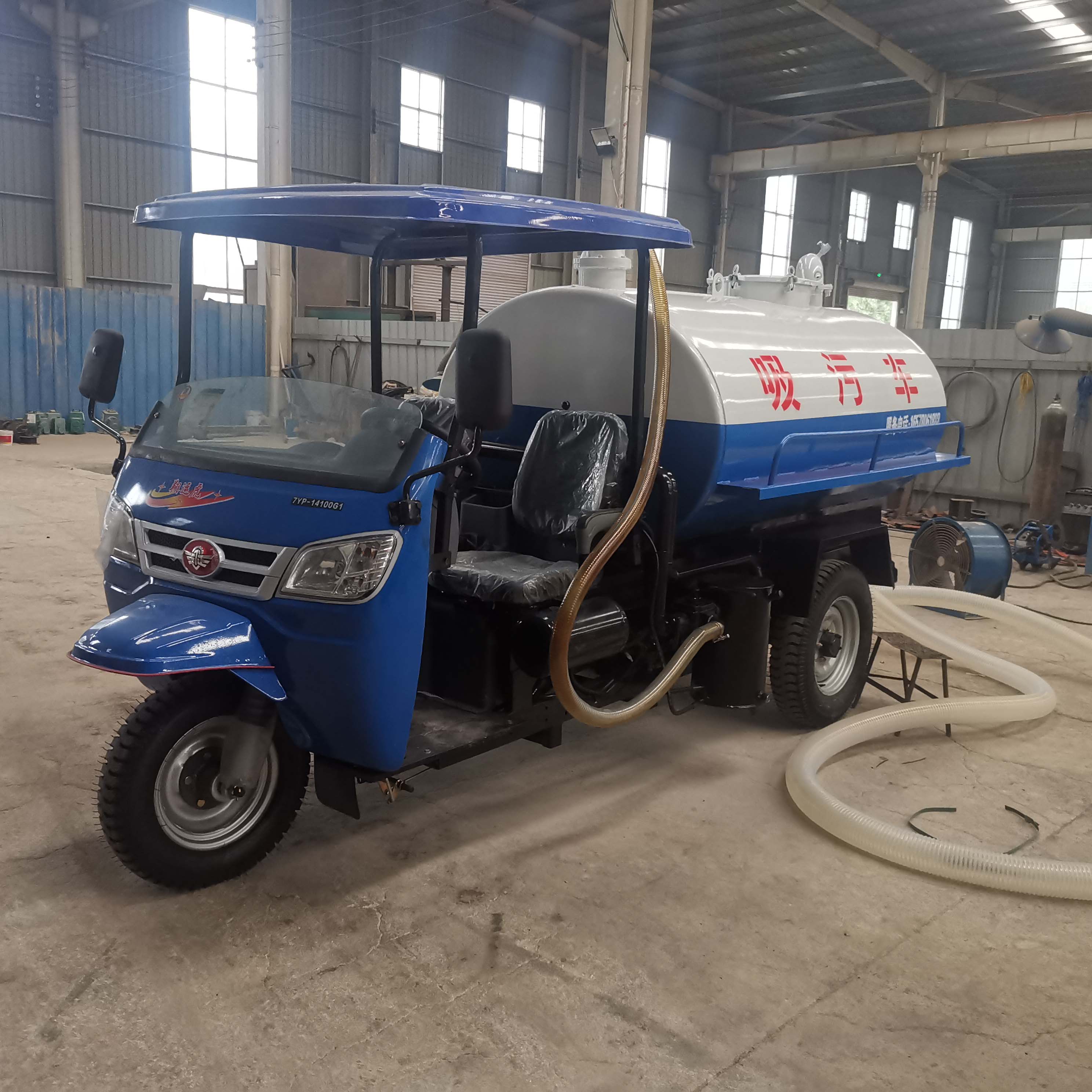 Zeyu Environmental Sanitation Agricultural Three Wheel Septic Suction Truck Farm Fecal Cleaning Truck has a Long Service Life