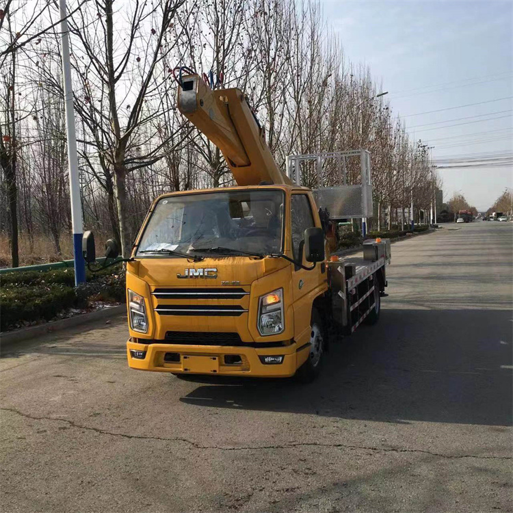 21 meter high-altitude work vehicle Jiangling high-altitude work vehicle tree pruning high-altitude vehicle operation is simple and convenient