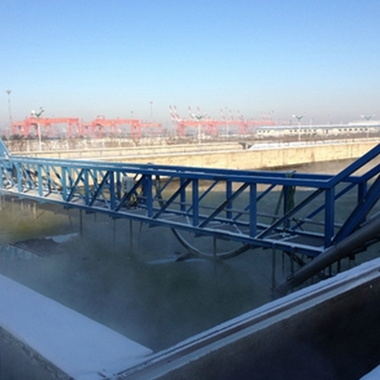 Half bridge type scraper suction machine peripheral rotating sedimentation tank sludge treatment equipment concentration tank scraper suction equipment