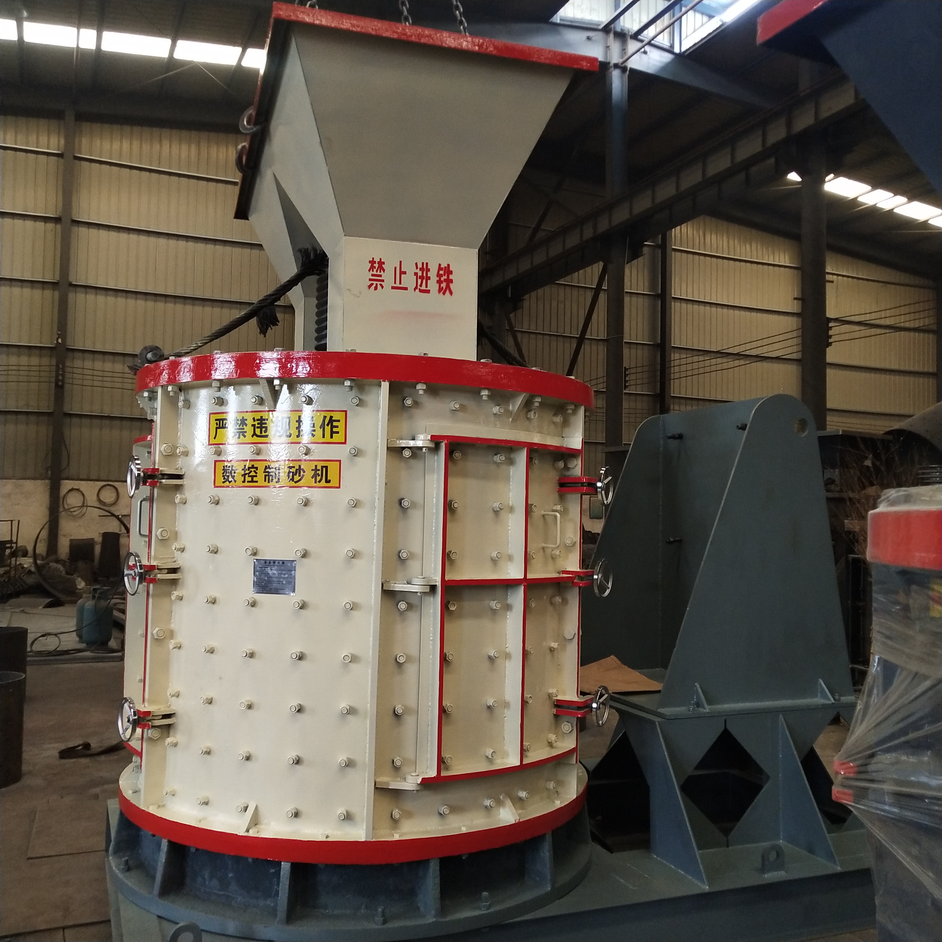 Supply of granite sand rolling machine, stone powder crusher, plate hammer, 1750 sand making machine, sand striking machine