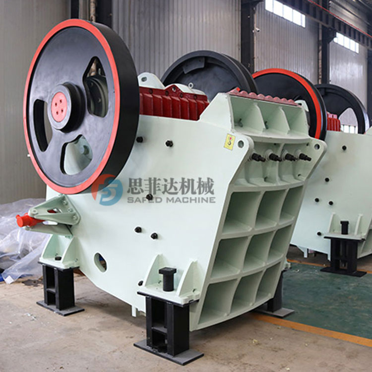 Small crusher for coarse crushing of river pebbles and crushed limestone Construction waste crushing equipment