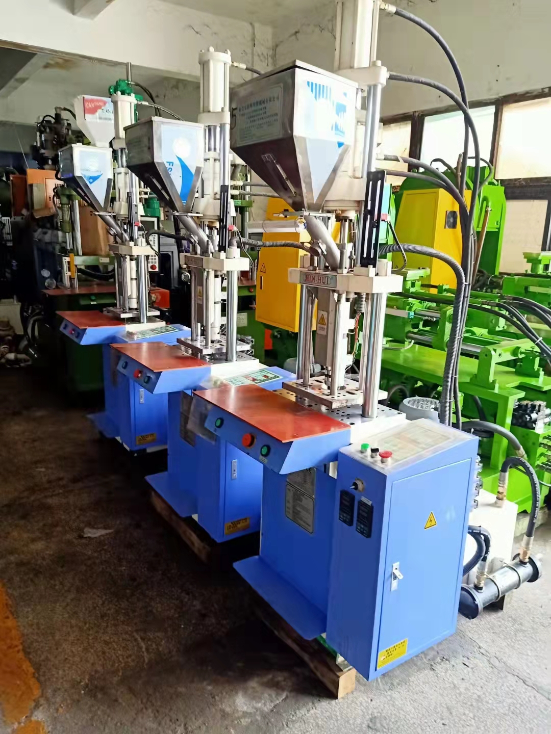 Wholesale of second-hand 90% new wire plastic injection molding machines Small USB data line vertical injection molding machines