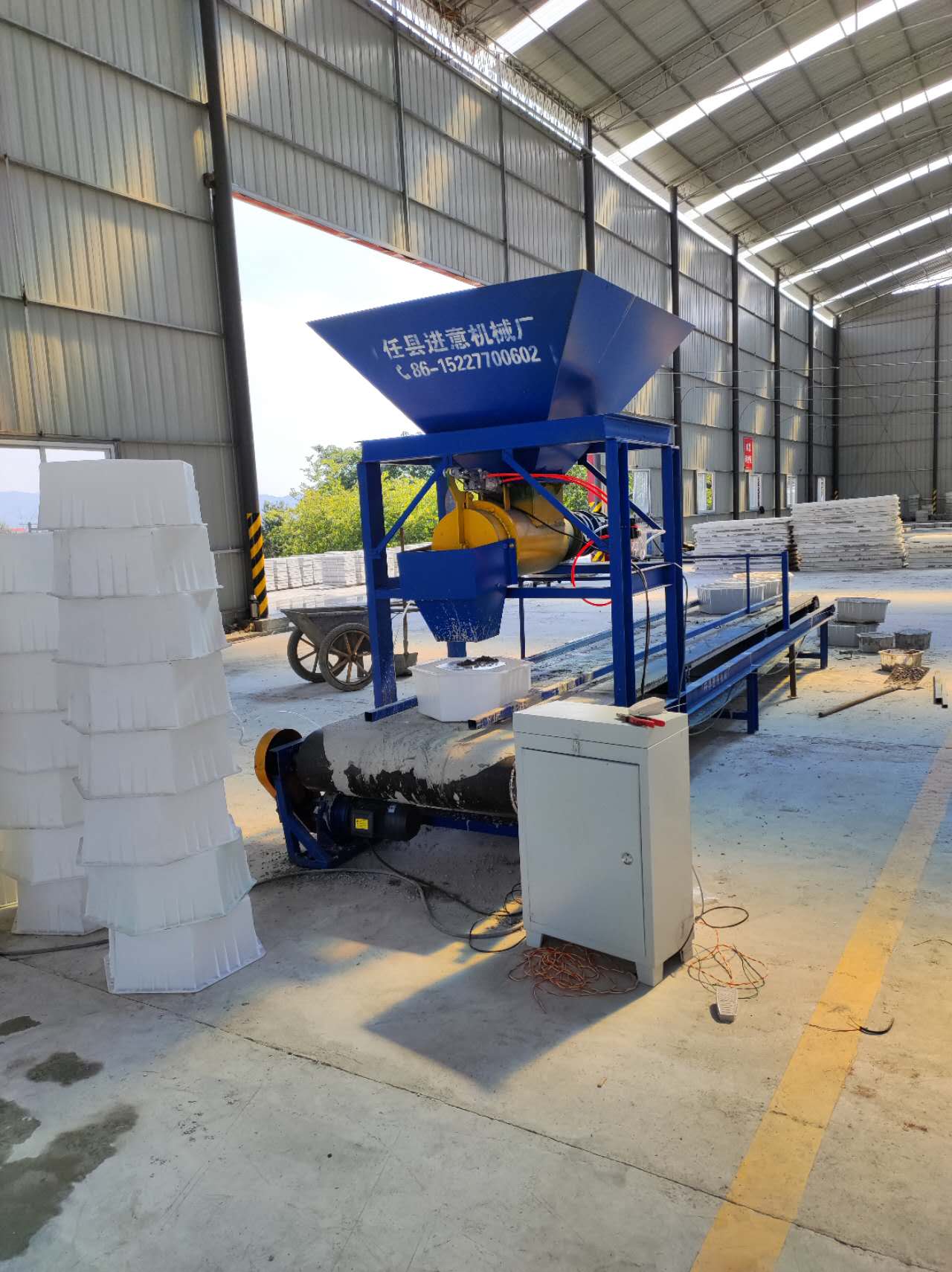 Prefabricated I-shaped interlocking block cement product leakage board production line concrete shoulder stone forming and distribution machine