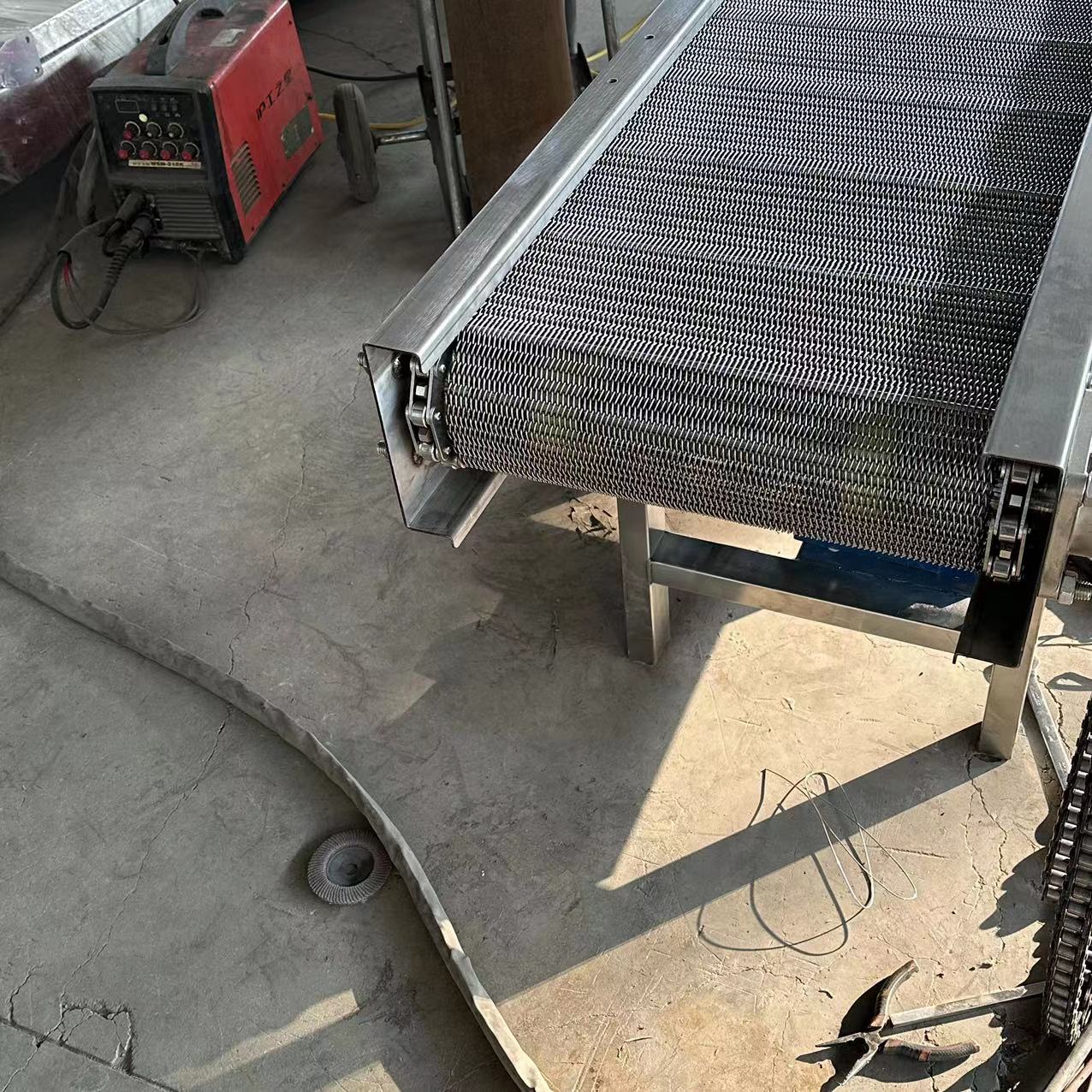 Chuangming turning mesh belt conveyor, stainless steel air-cooled conveyor, automatic conveyor line feeder
