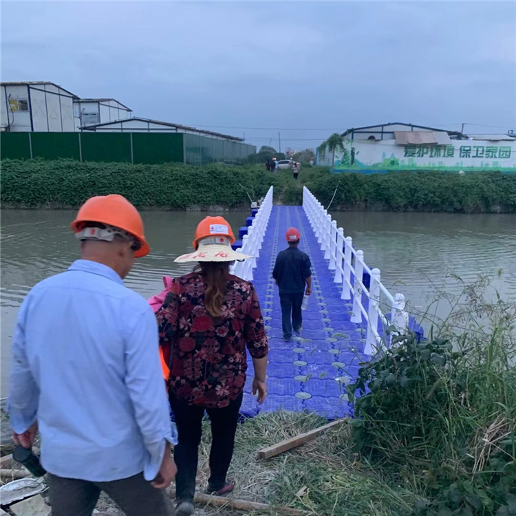 Design and installation of plastic float fishing platform for floating bridge yacht dock on water