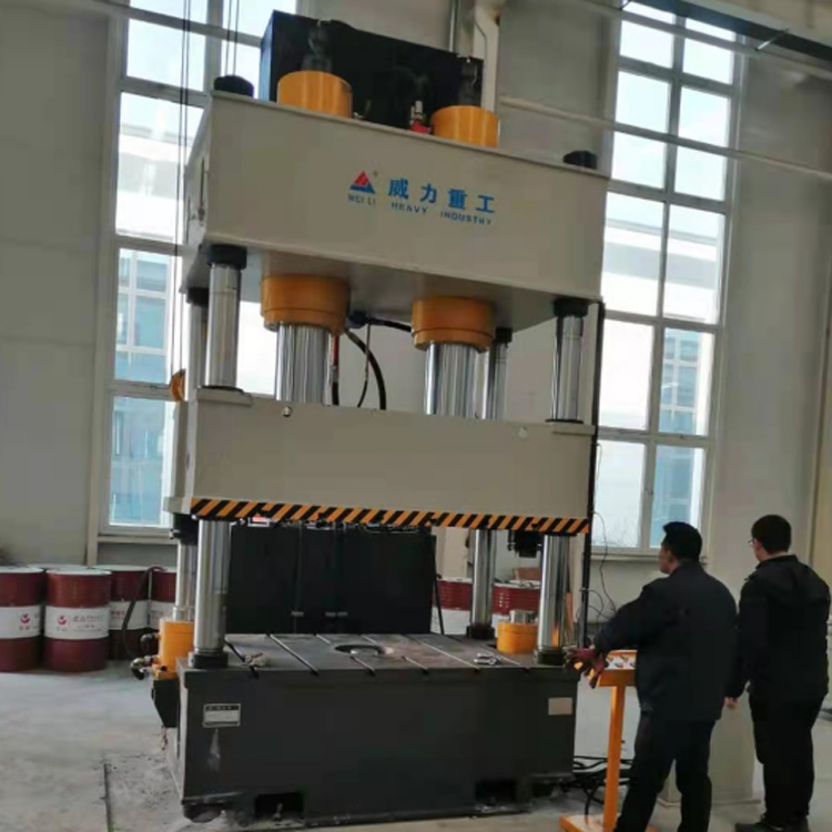 WEILI Heavy Industry 500 ton Automobile Top Cover Stamping Forming , Four Column Stretch Forming Hydraulic Press