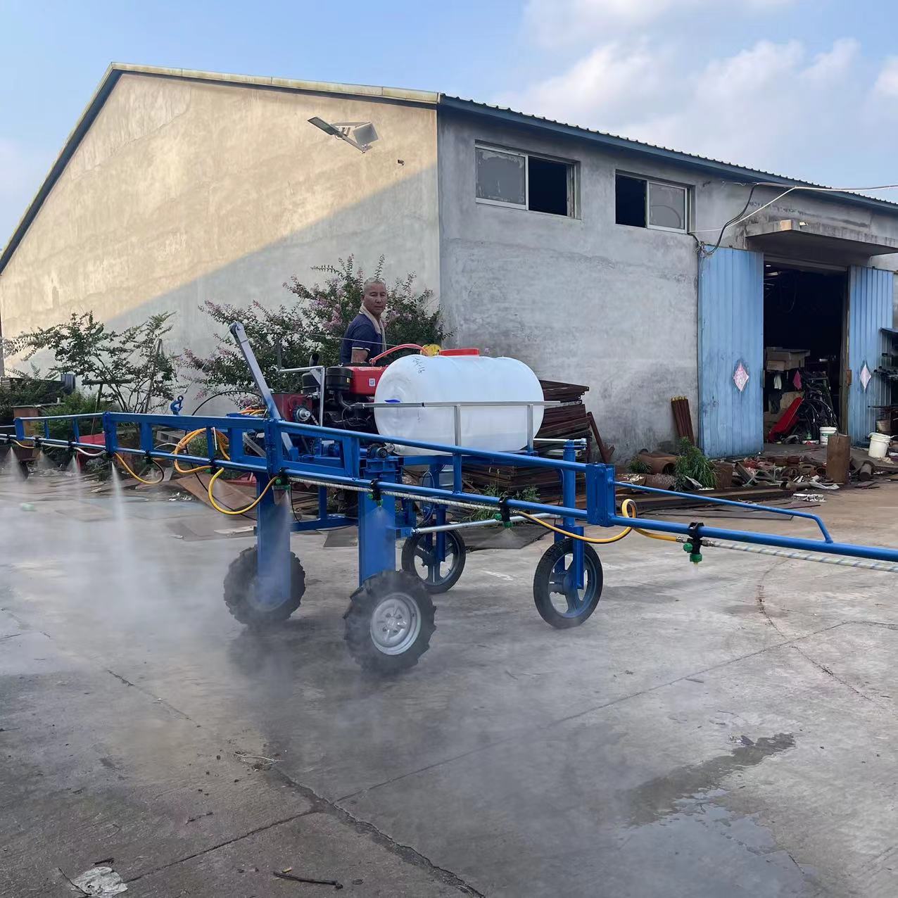 Multifunctional four-wheel drive pesticide spraying machine with adjustable wheel base and hydraulic lifting spray rod. Corn small four-wheel pesticide spraying machine