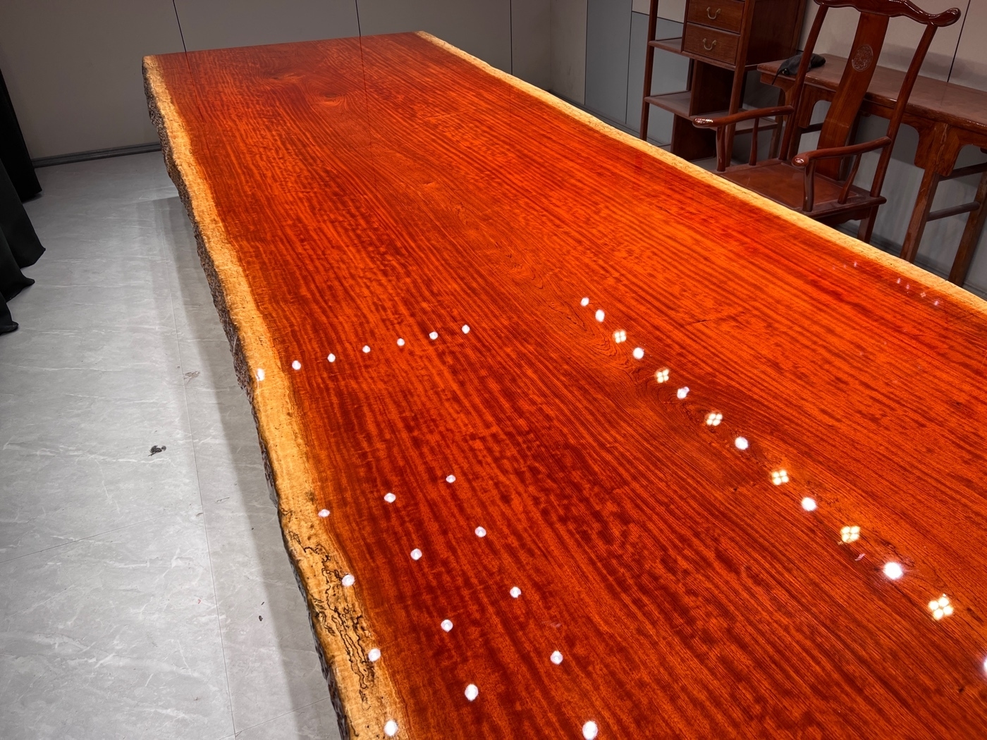 Yuanmufang Natural Edge Large Size Ba Hua Solid Wood Board 512 * 162.5 * 13.2 Conference Table Office Table