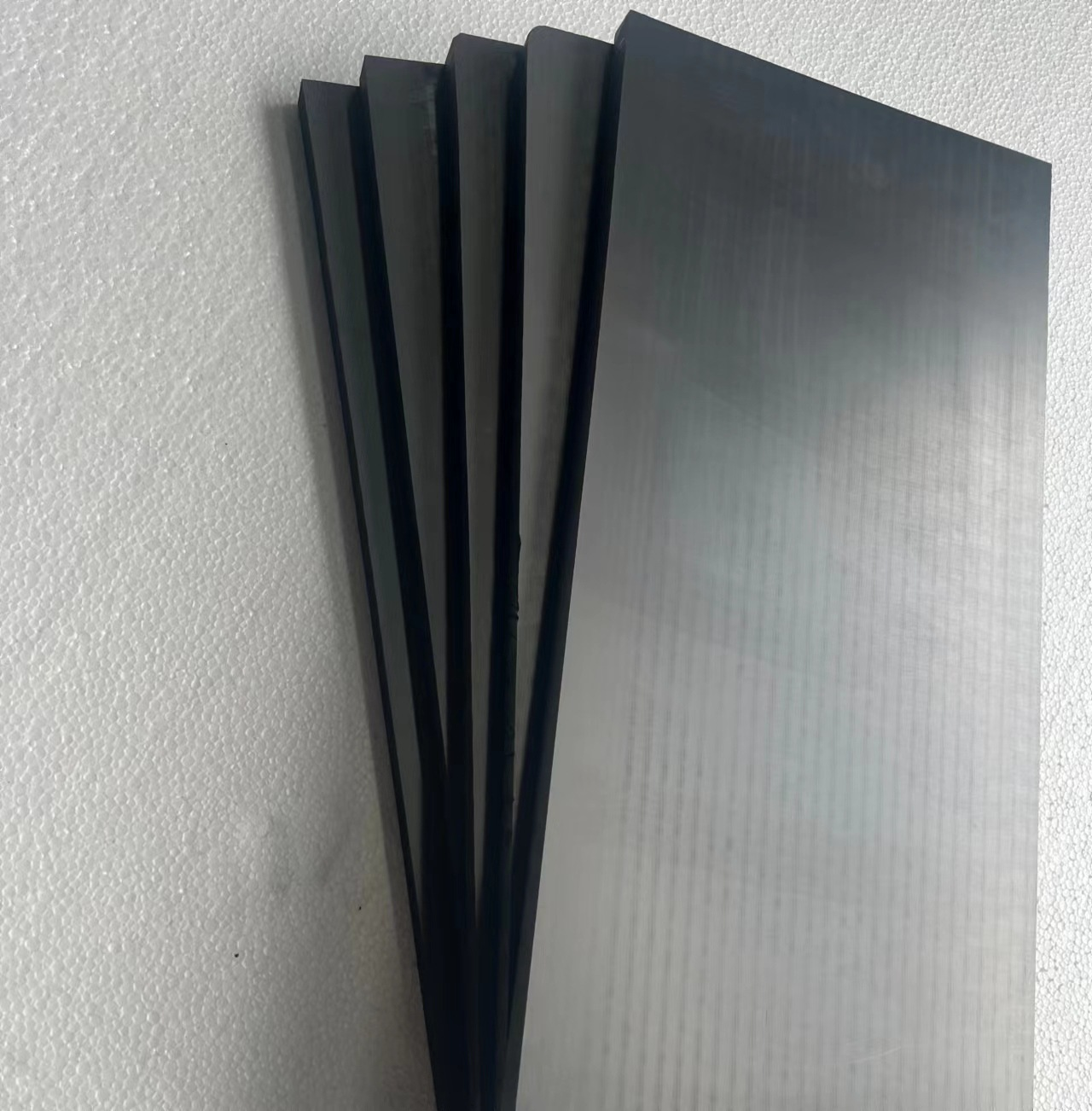 Graphite plate with high purity, flexibility, strong conductivity, good thermal insulation, and strong graphite products can be customized through sample processing