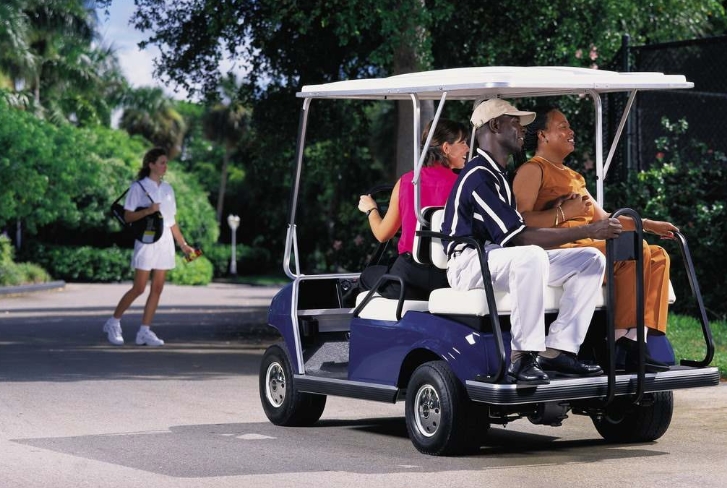 The imported Club Car of Yigao Golf Car adopts an independent front suspension and safer integrated seat design