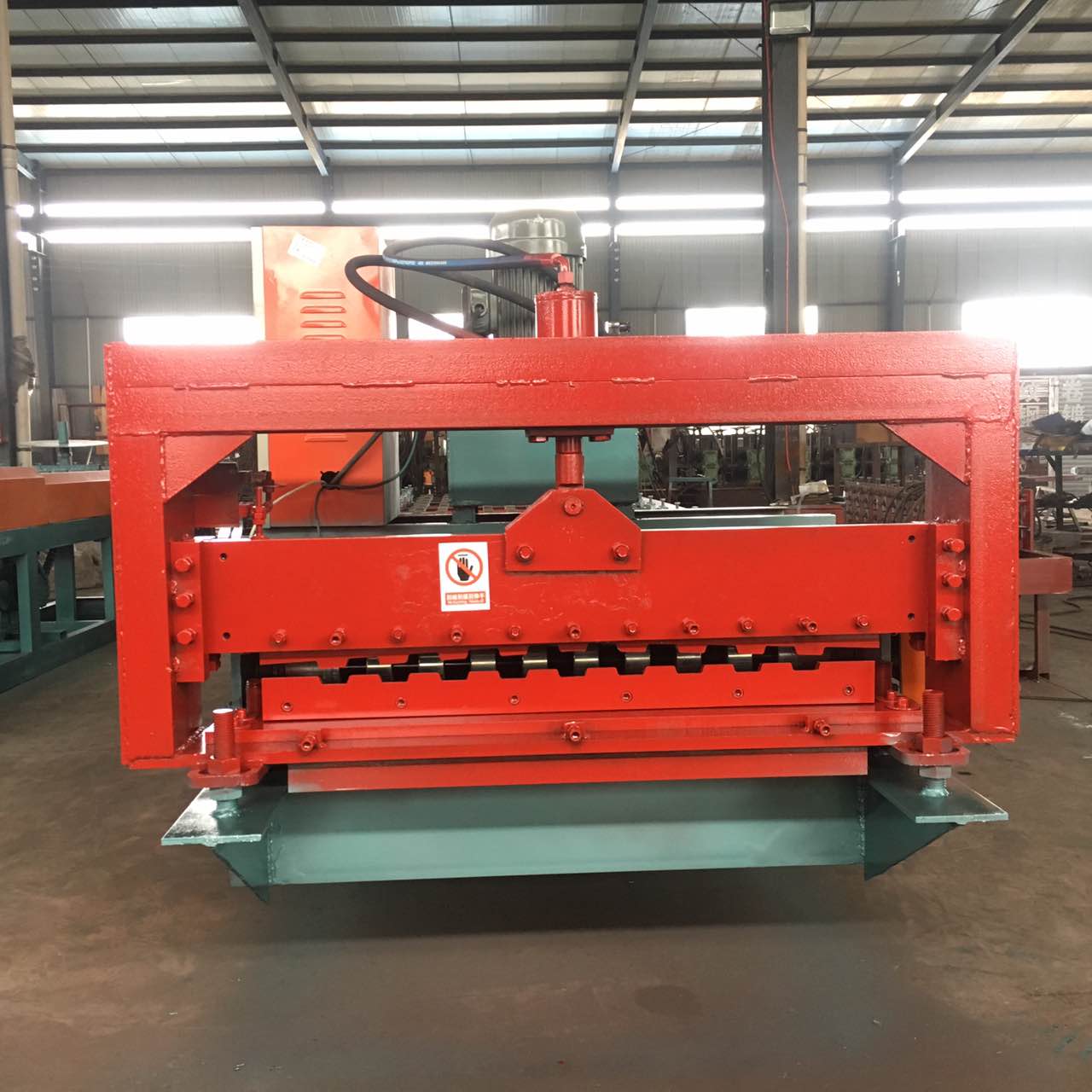 Roller shutter forming equipment 800 Australian type silencing roller shutter full automatic tile pressing machine supplied by the manufacturer