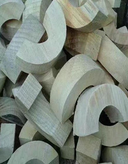 Wooden pipe supports for air conditioning, iron clamps for pipe supports, rubber and plastic insulation, cold insulation, anti vibration, and full circle