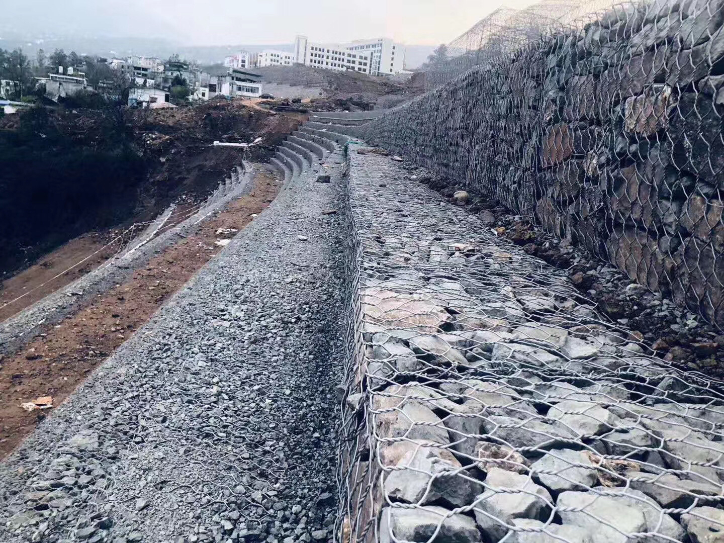 Zinc aluminum alloy gabion mesh ecological greening, lead wire cage mesh river retaining wall, green grid iron wire mesh, customized production in Xinjiang