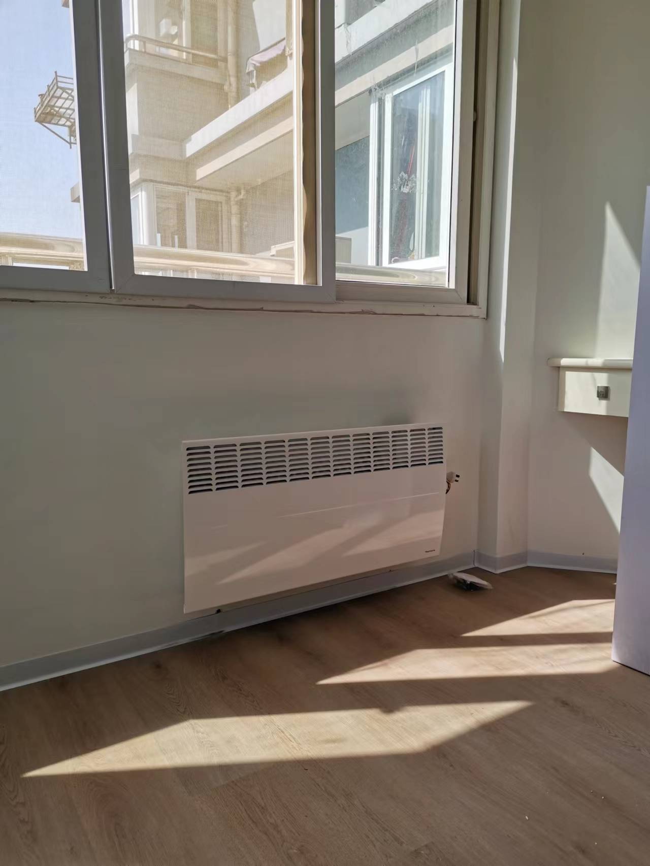 Renovation of radiators, refined decoration and installation of electric heaters, wall mounted heating pads, Saimon, France