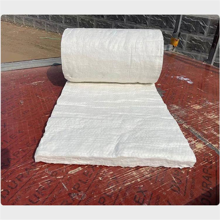 Spot wholesale of Aluminium silicate cotton needle blanket fireproof industrial thermal insulation roll blanket manufacturers