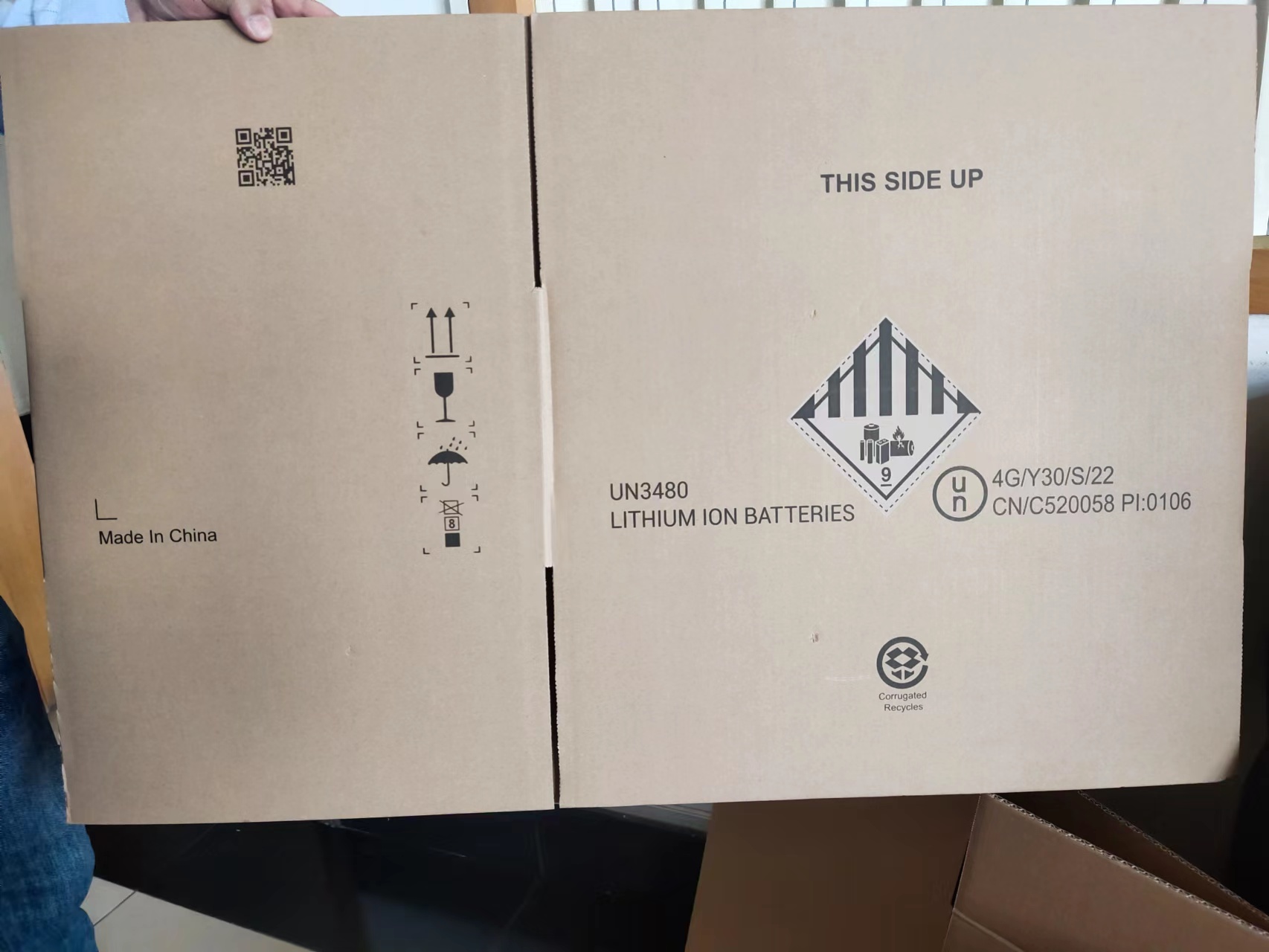 Special honeycomb cardboard box for export of hazardous packaging, thickened and hardened, pressure resistant and moisture-proof box, customized e-commerce logistics UN box