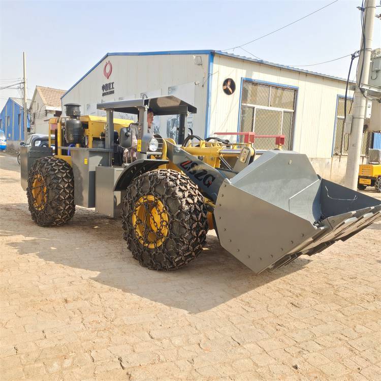 The 935 mine forklift is compact in size and can be used inside the mine tunnel. The body is narrow and the smoke exhaust purification system is easy to operate