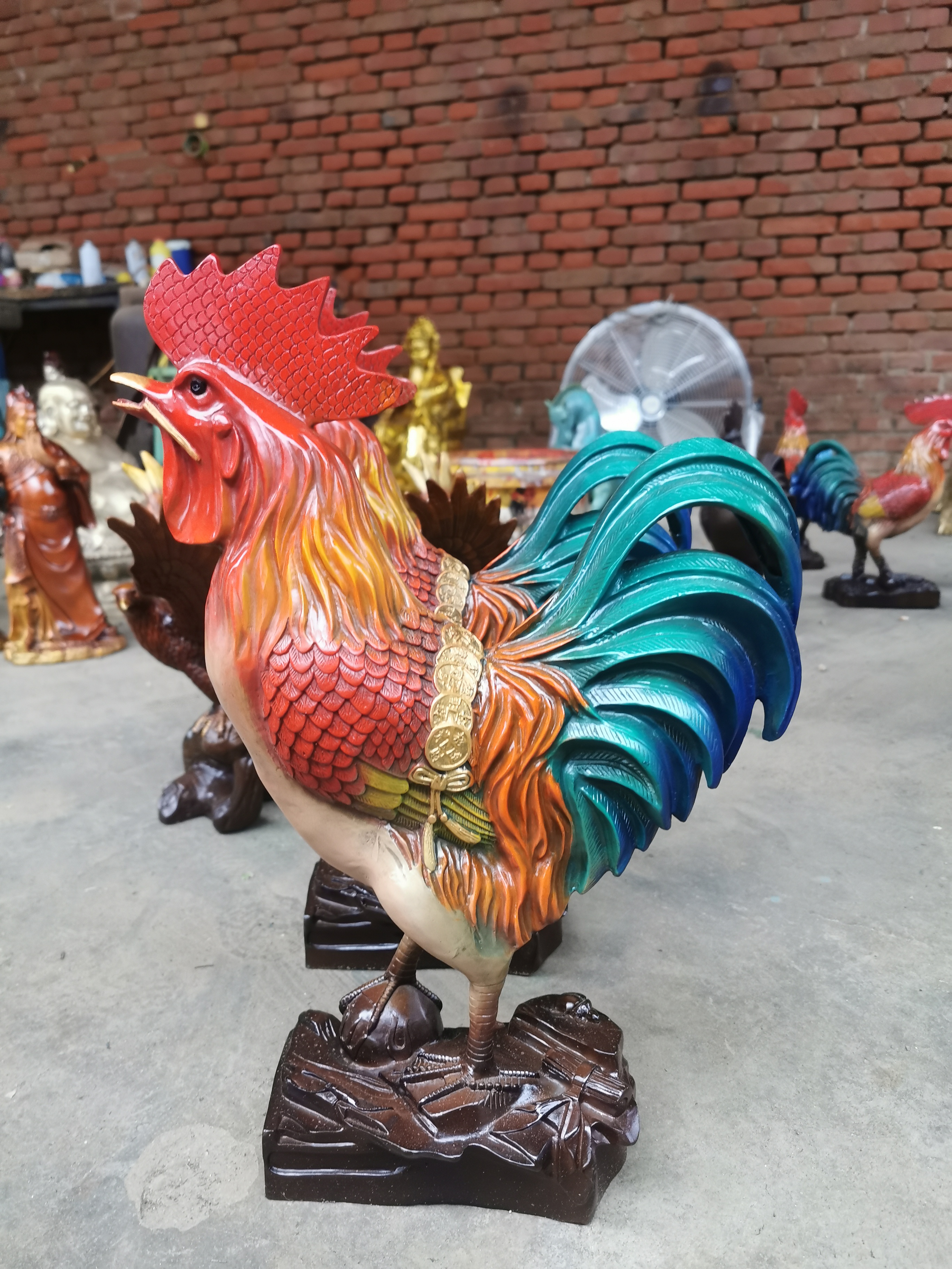 Cast bronze crane crane turtle wax platform zoo park scenic spot Red-crowned crane flying display aquatic animal sculpture