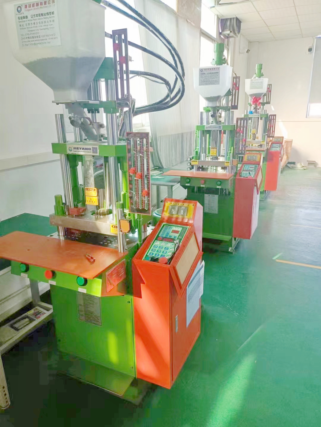 Sale of second-hand 90% new rapid mold closing praise 2.0 data wire vertical injection molding machine