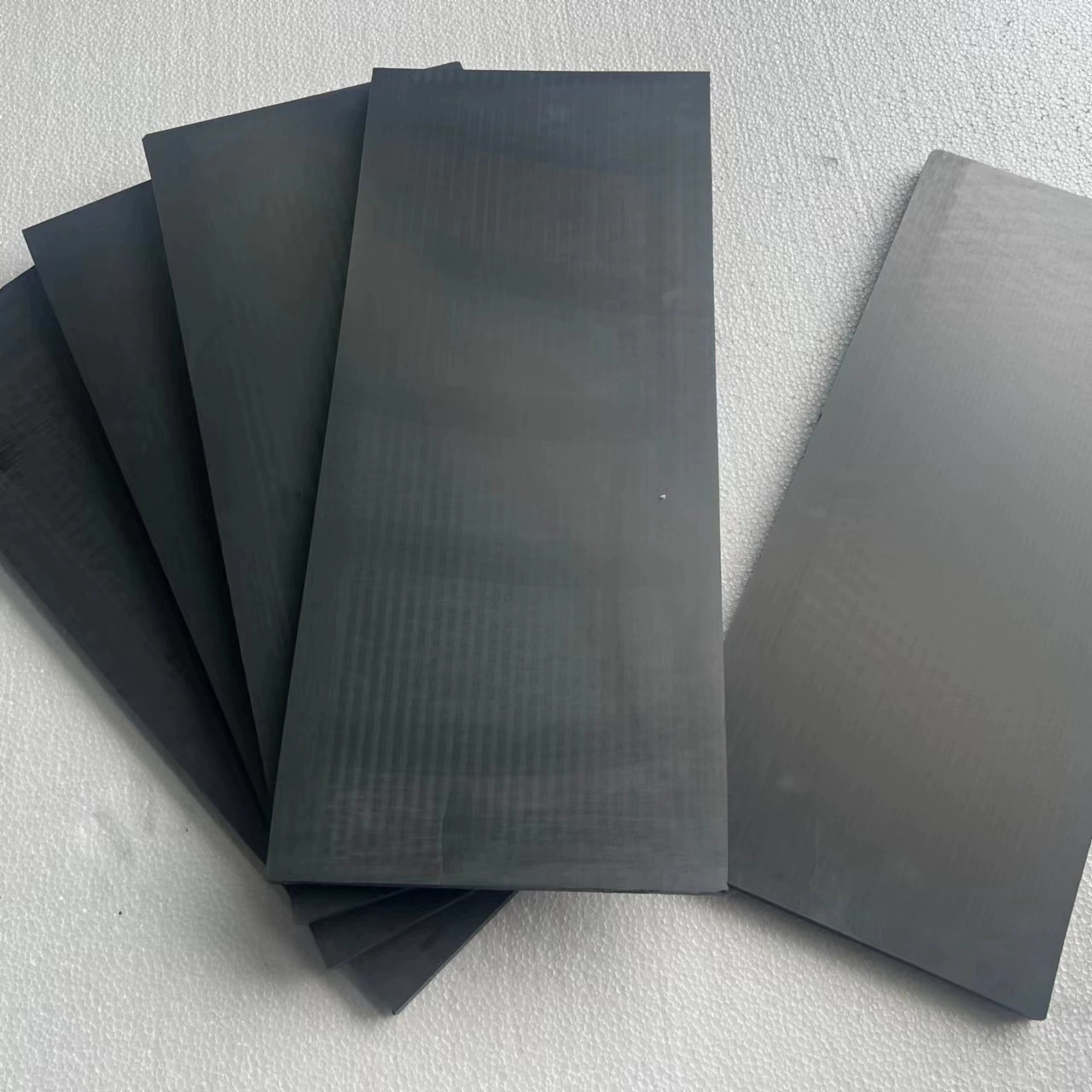 Graphite plate with high purity, flexibility, strong conductivity, good thermal insulation, and strong graphite products can be customized through sample processing