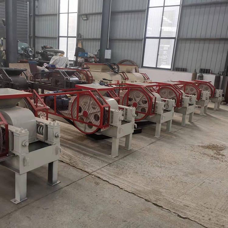 Coal gangue roller sand making machine, Guanfeng machinery, stone crusher, iron ore sanding machine