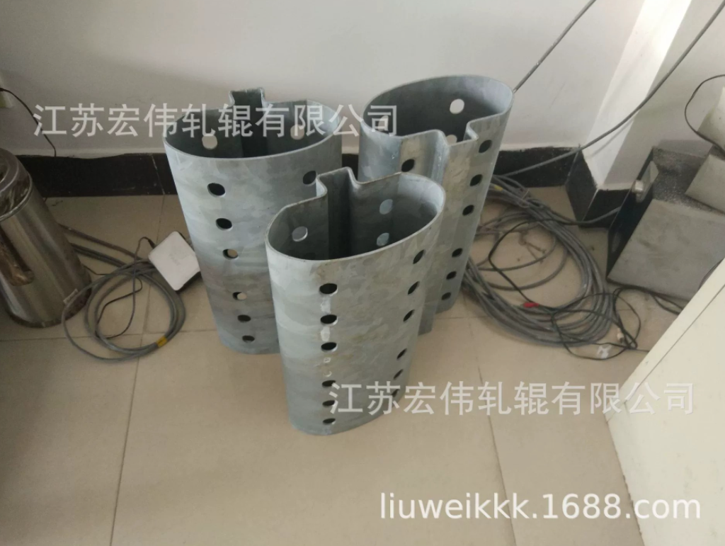 Cold Bend Road Administration Pipe Replacement Processing for Expressway Collision Prevention Hot Dip Galvanized Double Three Wave Guardrail Plate Replacement Mold and Unit