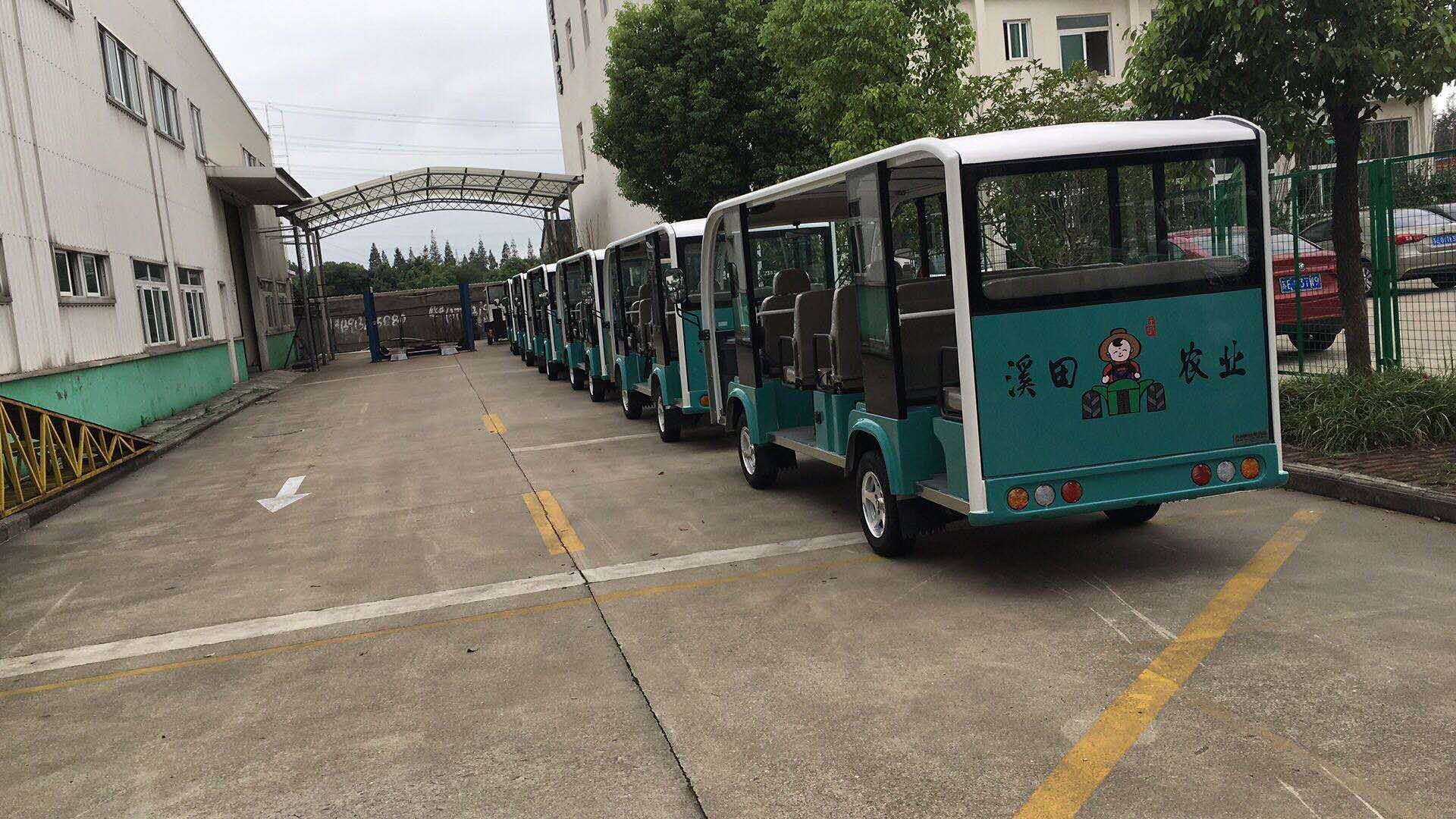 Fourteen spot sightseeing buses, open without doors, scenic spots, sightseeing buses, park electric vehicles