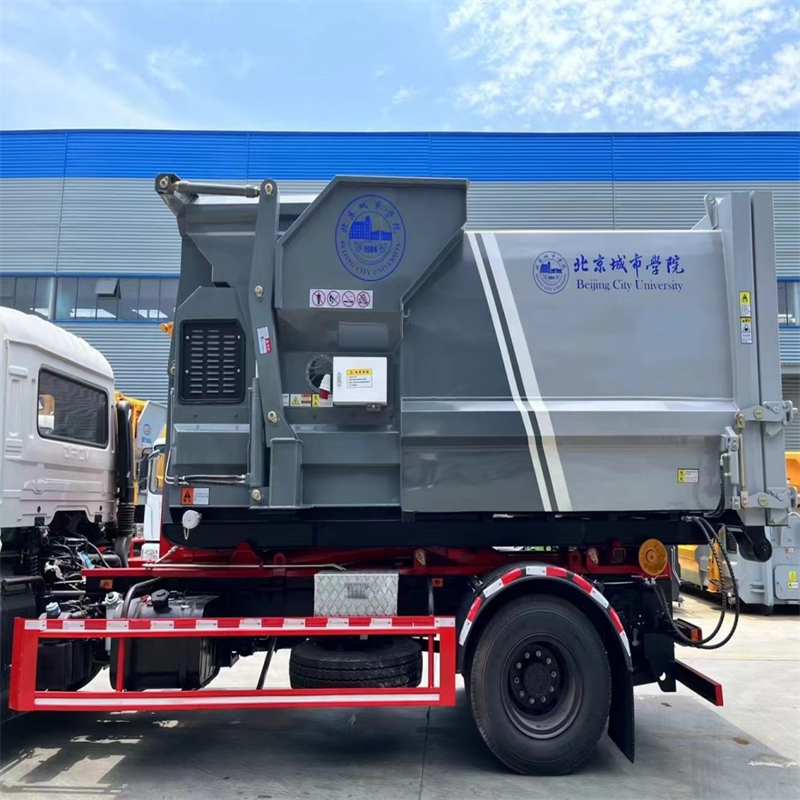 Dongfeng Tianjin carriage detachable garbage truck is easy to operate and can be used with a mobile station