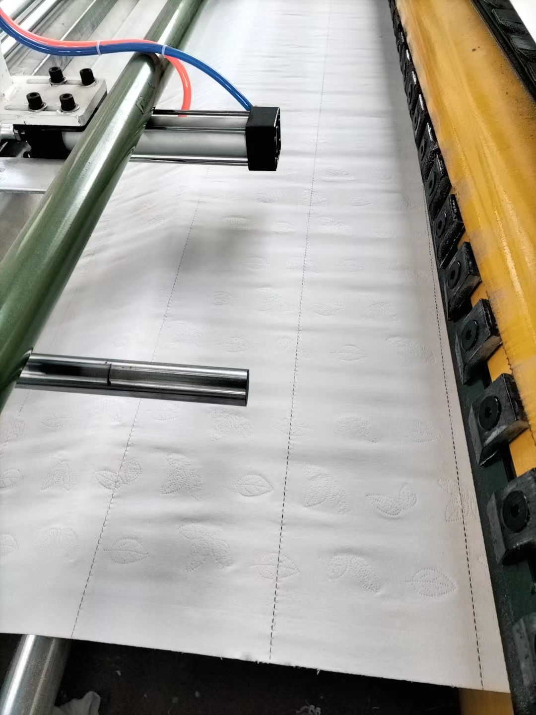 Guangmao Rewinding Machine 1880 Small Fully Automatic Paper Rolling Production Equipment Napkin Paper Extraction, Cutting, and Packaging