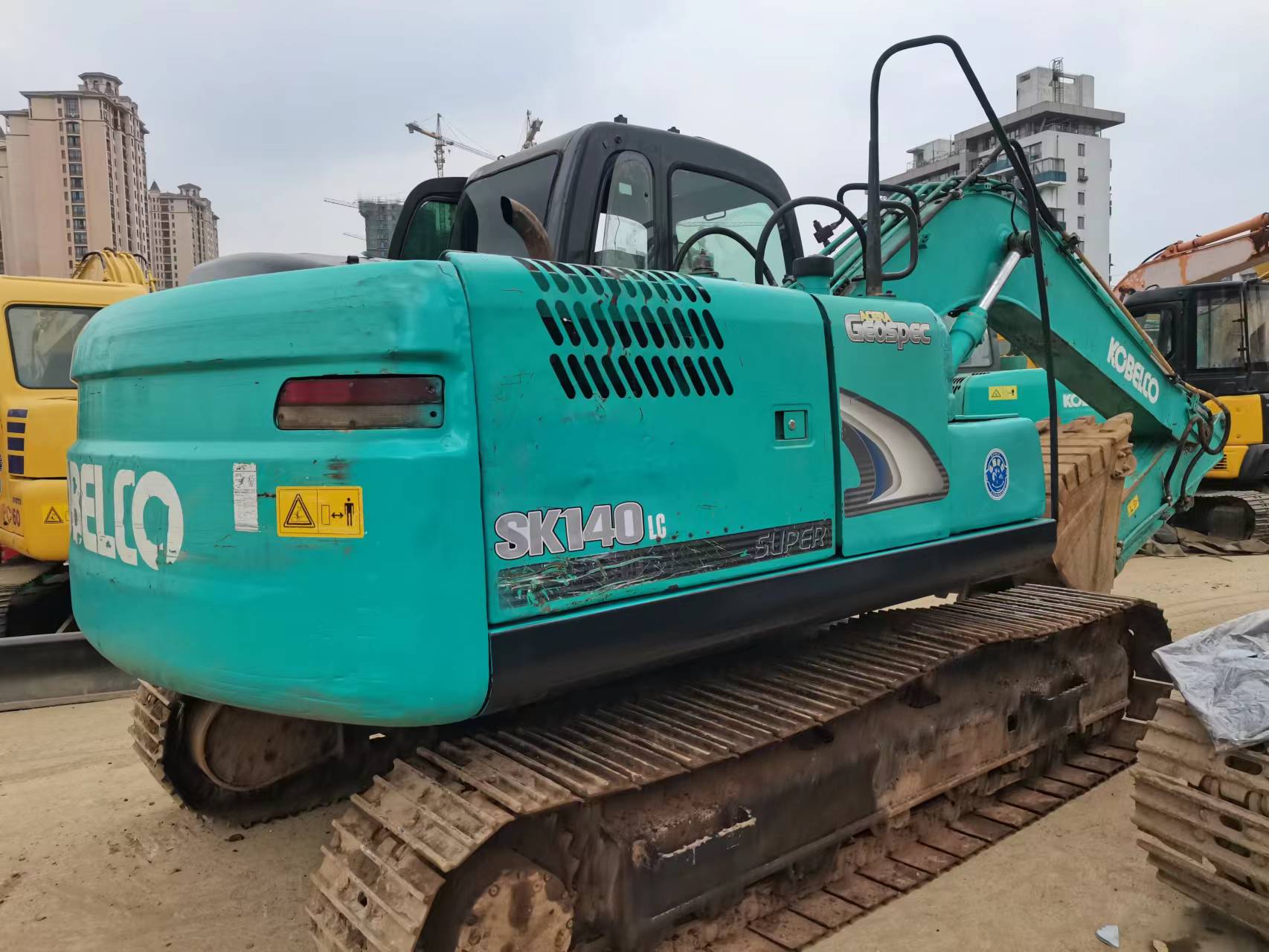 Transferring the original second-hand excavator of Shensteel 140, with low fuel consumption, can be used in various projects