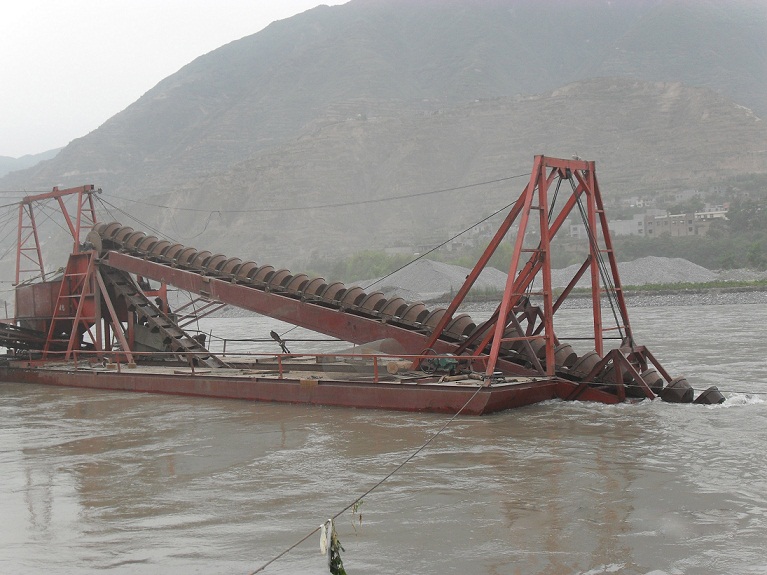 Chain bucket boat dredging dredging dredging of river channels, sand mining, hard foundation mining, pebble mining, screening, and adaptability to various raw materials