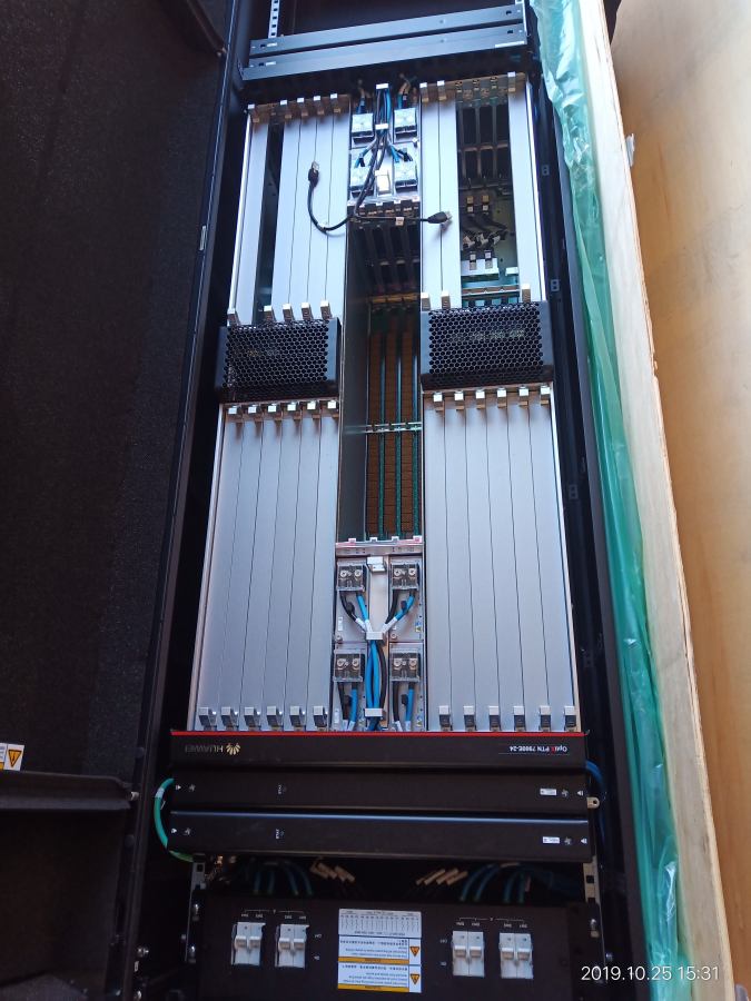 华与品牌交换机专用380V HVDC PDU电源线连接器04152989