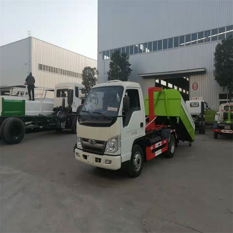 Dongfeng Xiaobawang 3-way hook arm garbage truck with blue card can enter the underground warehouse, and one car can be equipped with multiple boxes