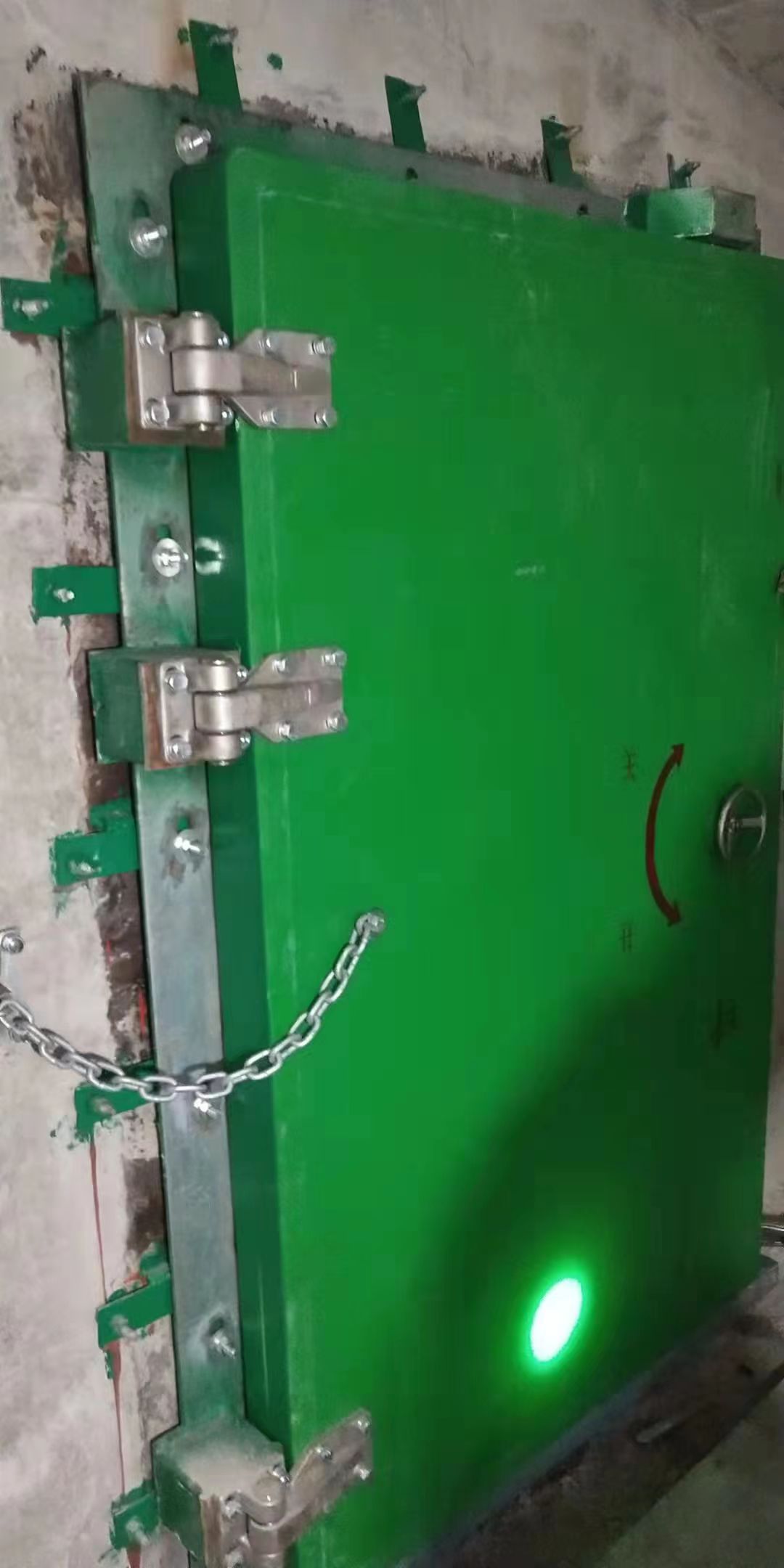 Free installation and measurement of wind pressure resistant doors for supply tunnels in subway high-speed rail sewage treatment plants