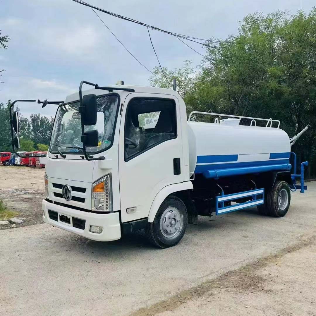 New Dongfeng Inventory 5-ton Sprinkler Truck for Municipal Sanitation and Greening at Construction Site Large Fog Cannon Dust Reduction Truck